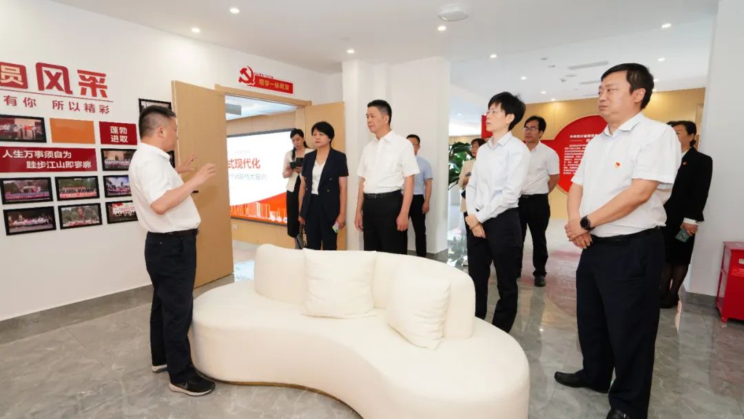 福建省人民政府国有资产监督管理委员会修兴高一行莅临尊龙凯时党？疾斓餮